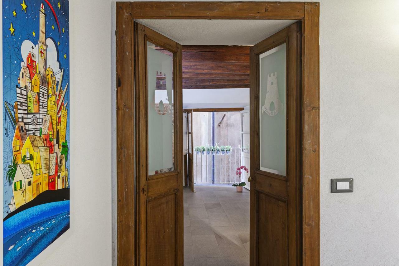 Wood And Stone Apartment In The Historical Center Genua Buitenkant foto