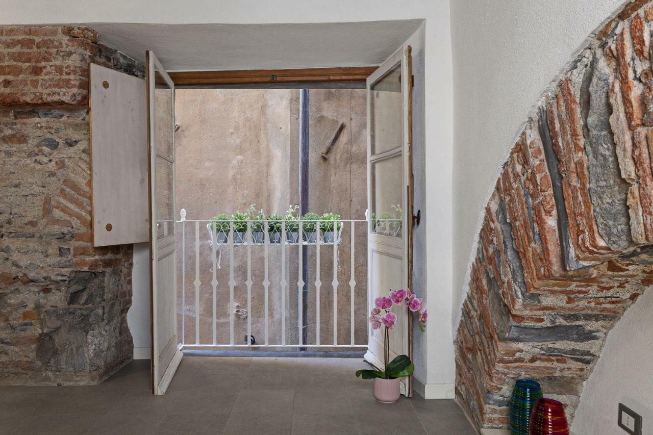 Wood And Stone Apartment In The Historical Center Genua Buitenkant foto