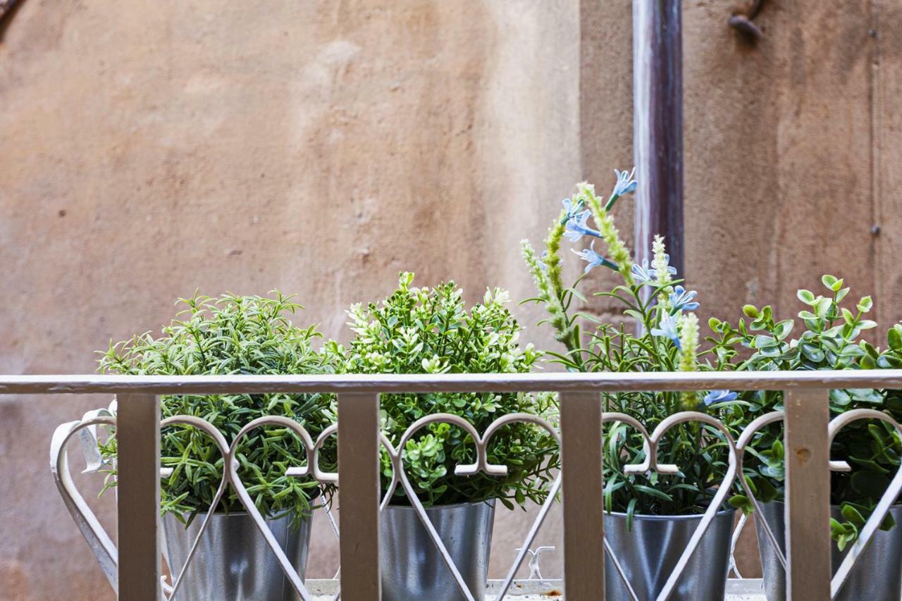 Wood And Stone Apartment In The Historical Center Genua Buitenkant foto
