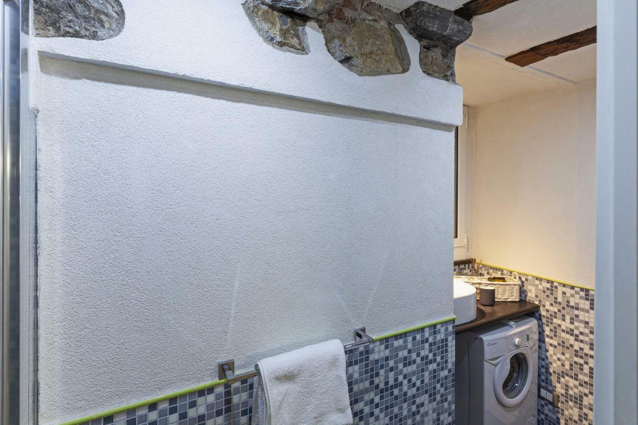 Wood And Stone Apartment In The Historical Center Genua Buitenkant foto
