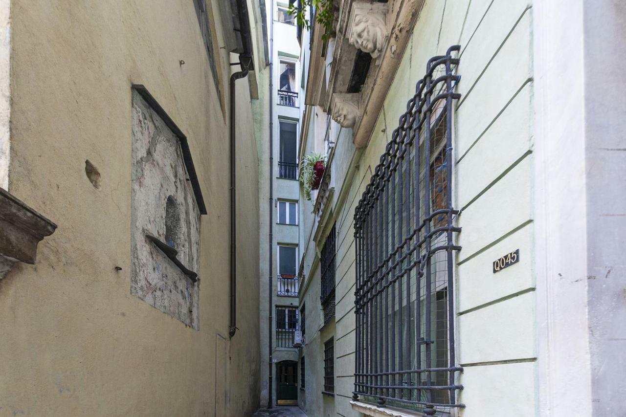 Wood And Stone Apartment In The Historical Center Genua Buitenkant foto